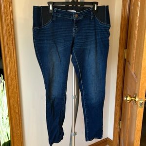 Like new, maternity skinny jeans, size 12/31R